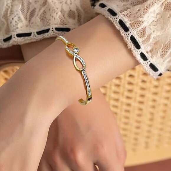 Neiman Marcus 18K Gold Plated Infinity Knot Heart Bracelet - Picture 1 of 4